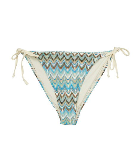 Amber baila bikini tanga