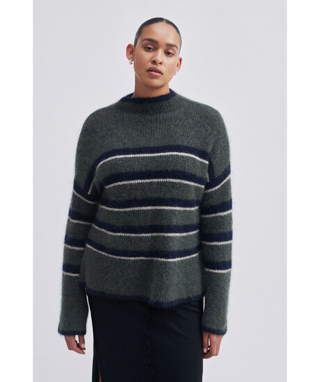 Ovala T-neck Knit