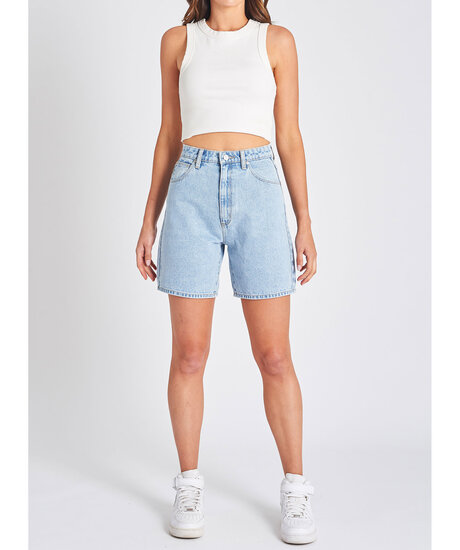 Product Image for A carrie short walk away