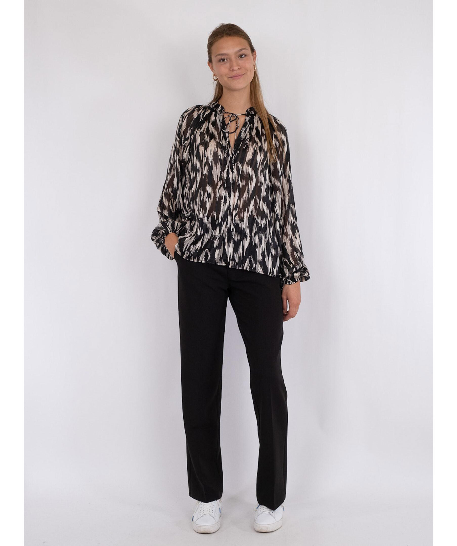 Cobie Cheer Vibe Blouse 3