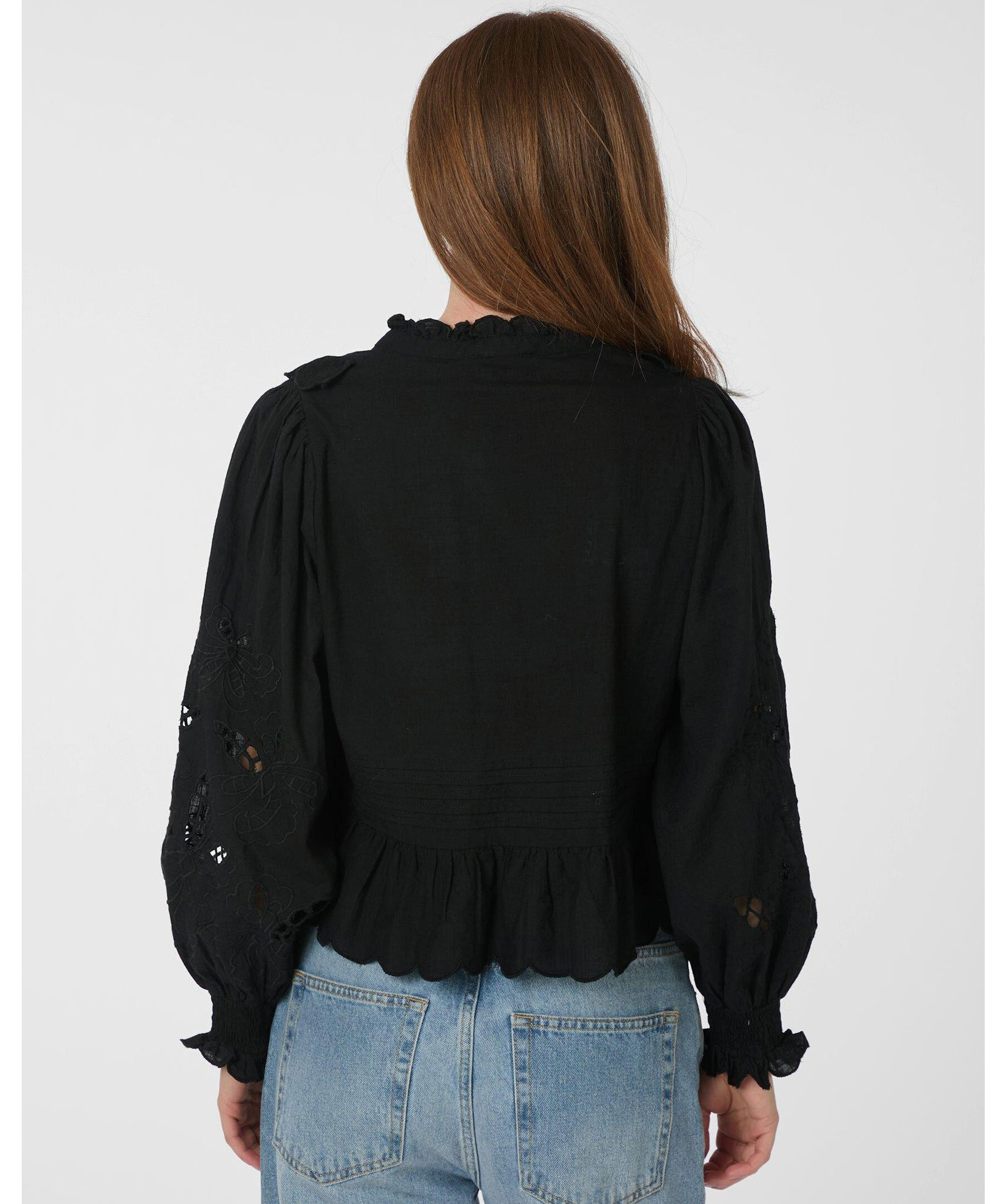 Petrine Embroidery Blouse 4