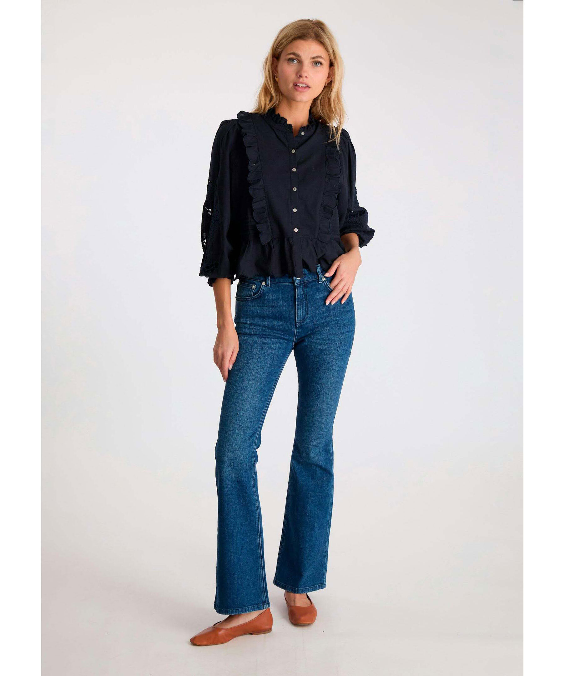 Petrine Embroidery Blouse 3