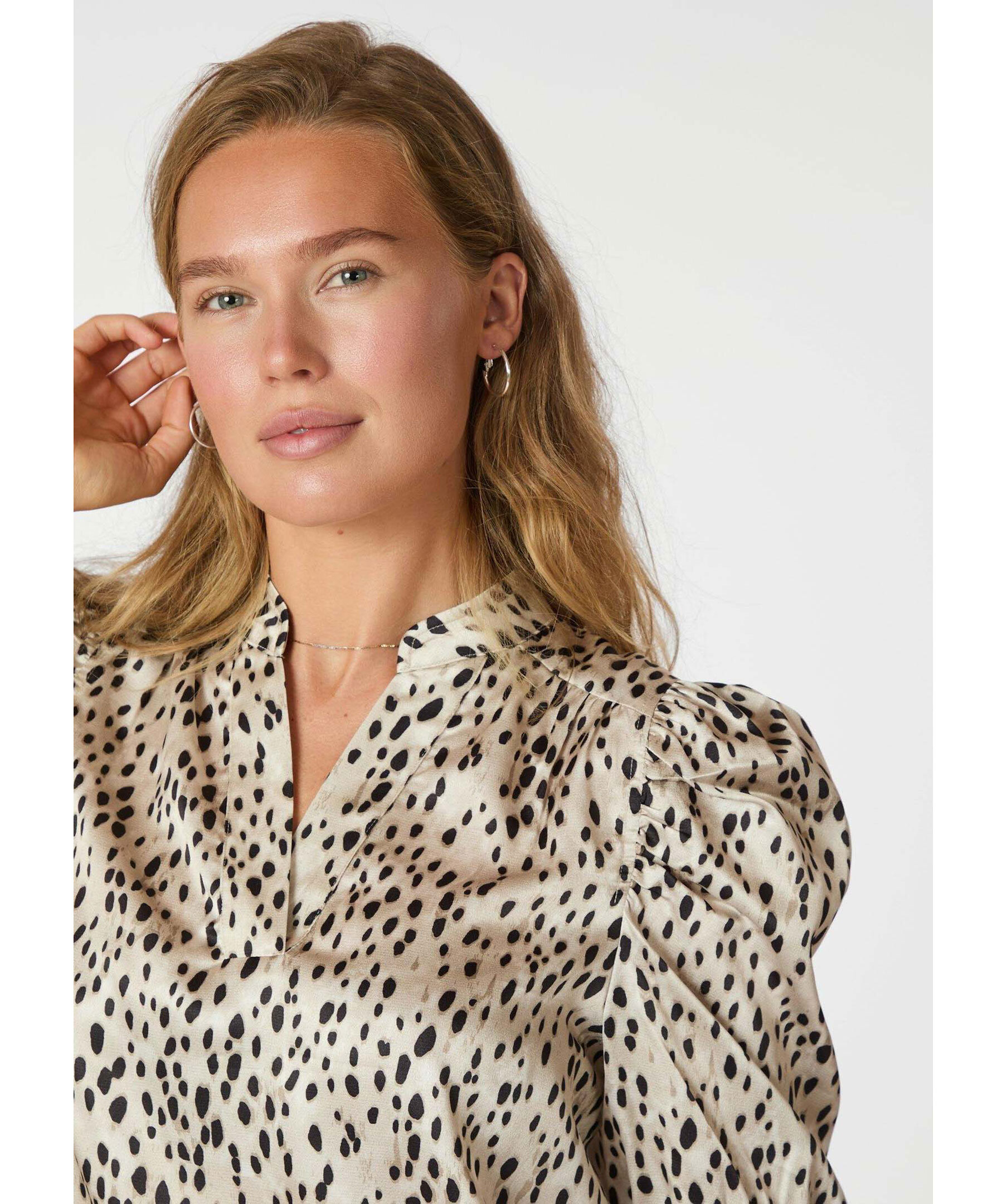 Roellla Desert Dot Blouse 3