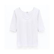 Stretch scoop neck tee