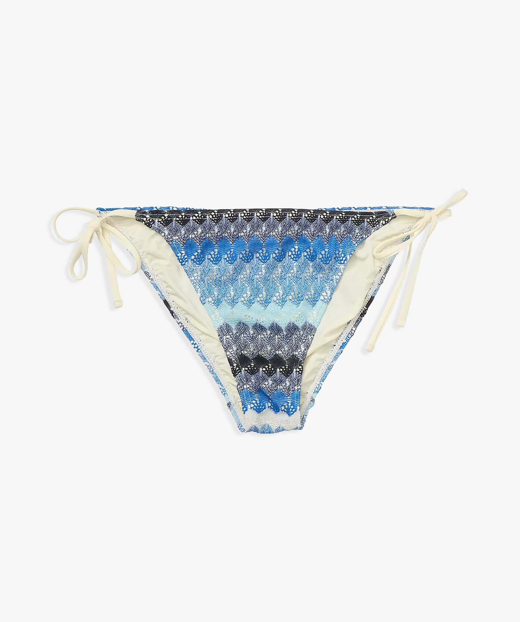Amber Baila Bikini Tanga