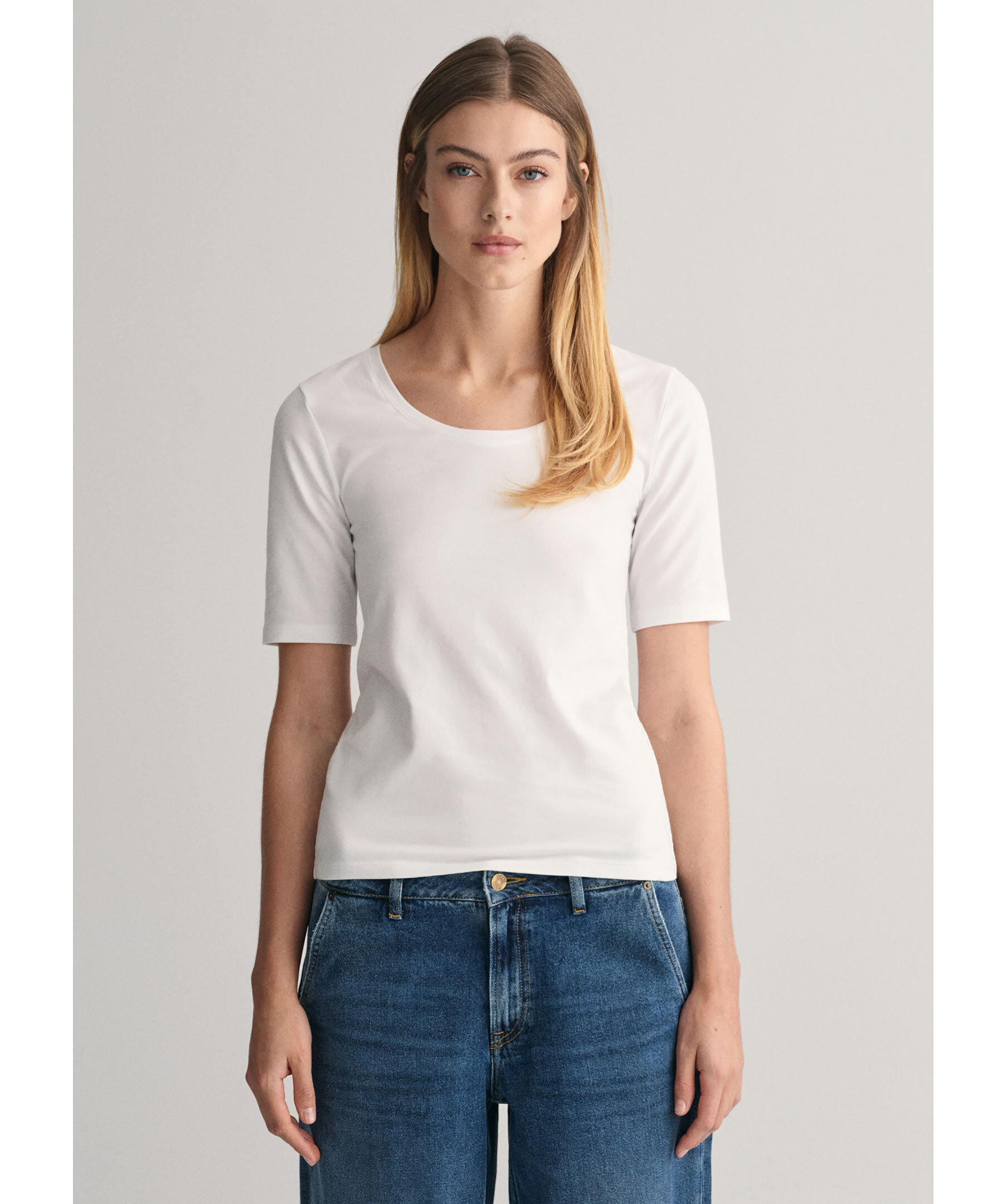 Slim scoop neck top