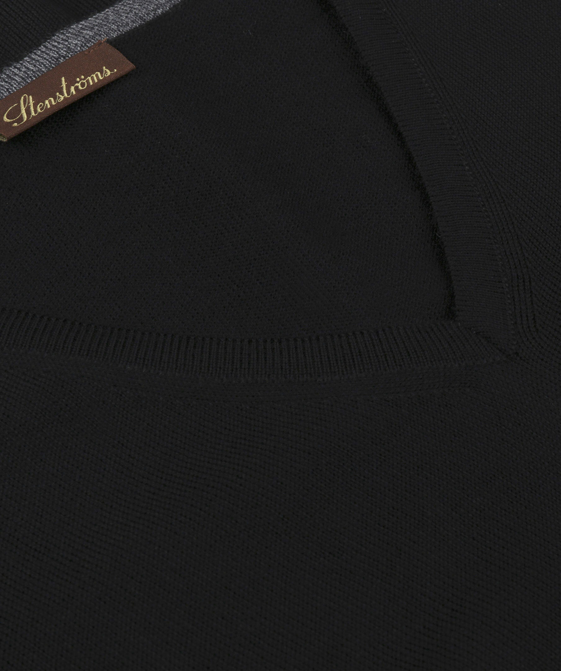 Merino v neck knit patch 3