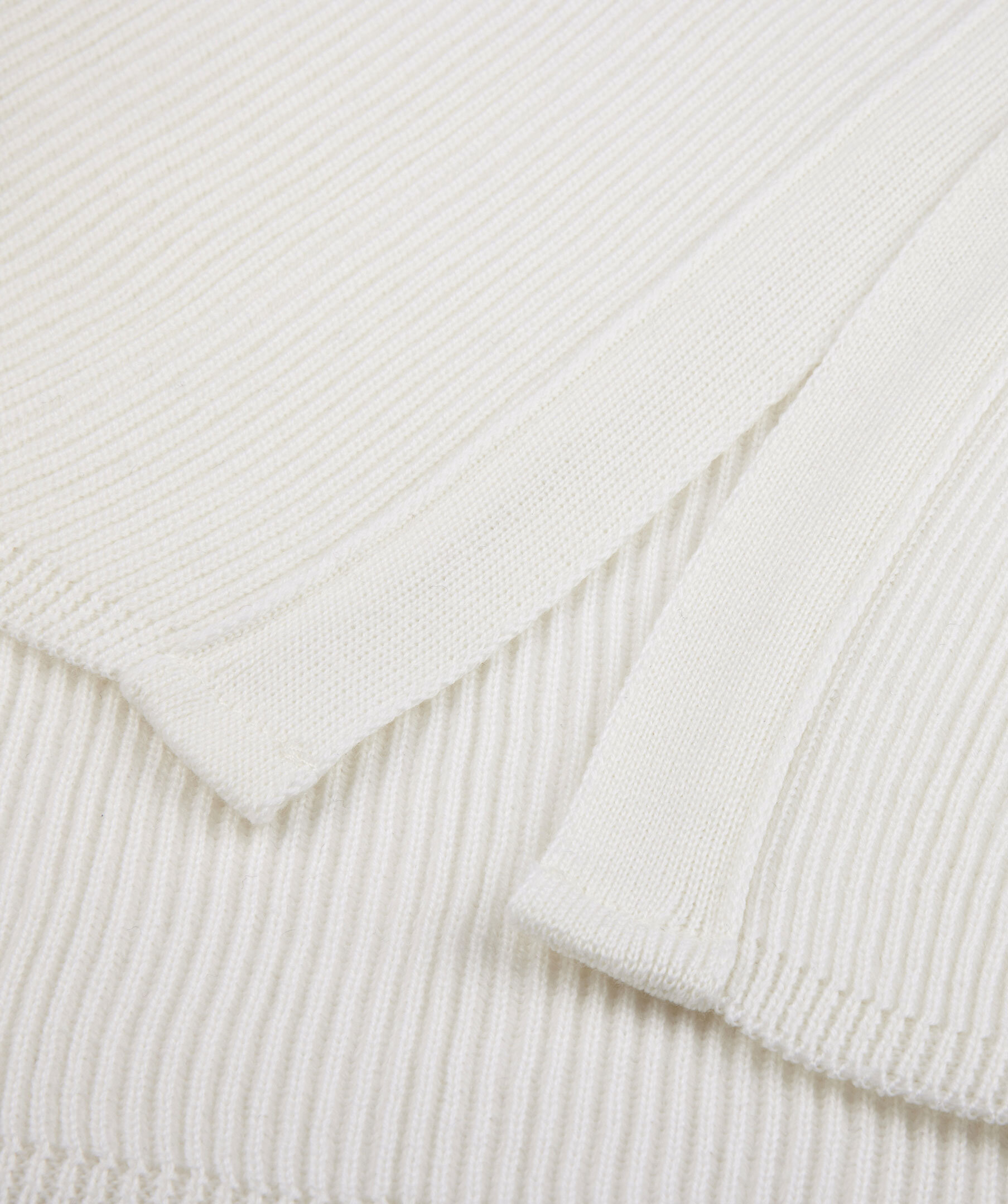 Emery Poncho 4