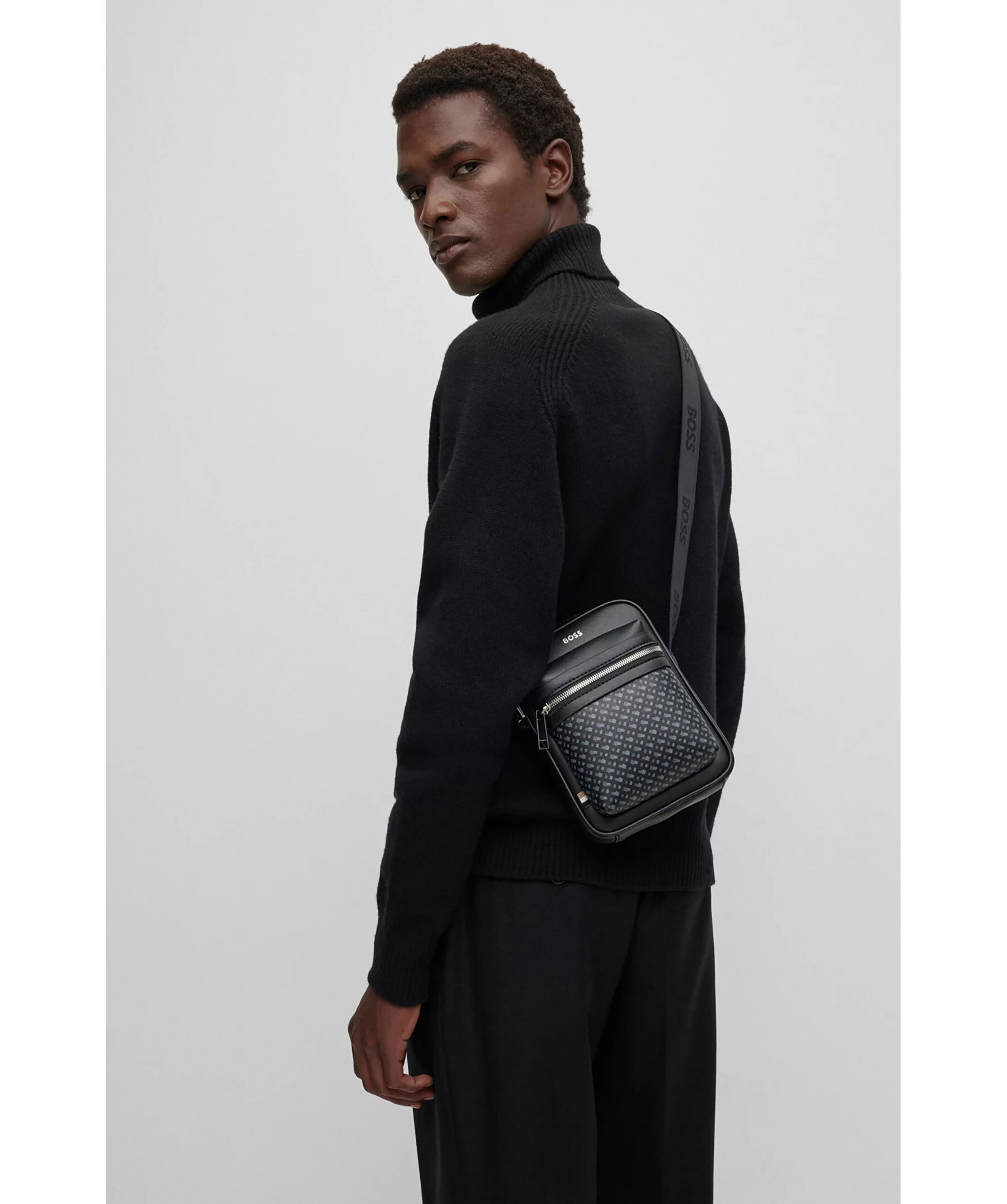BOSS ブラックショルダーバッグ BOSS ブラック ショルダーバッグ