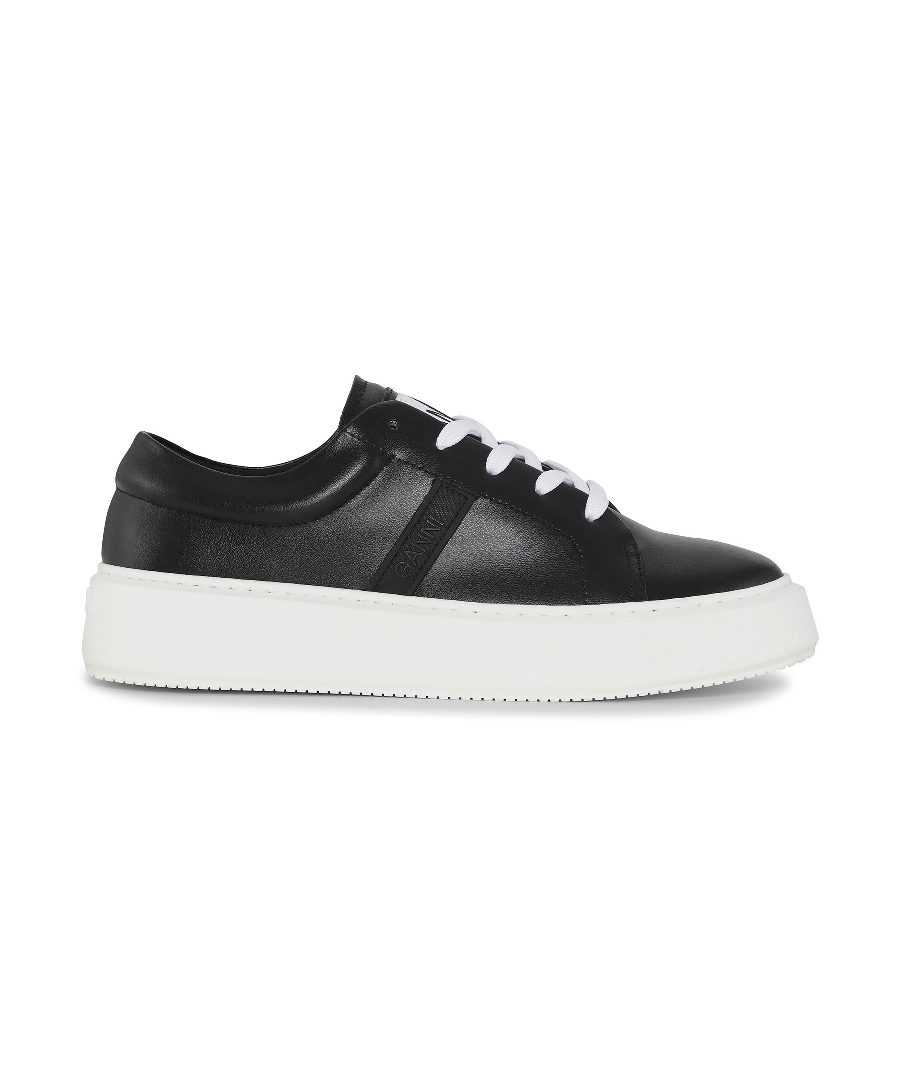 Sporty mix sneaker 1